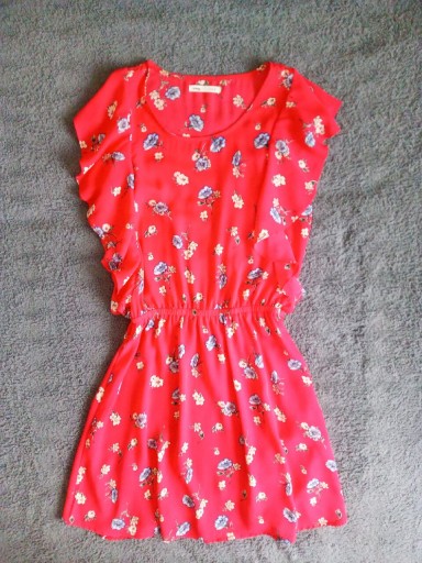 Zdjęcie oferty: Sukienka Sinsay czerwona w kwiaty rozm. S