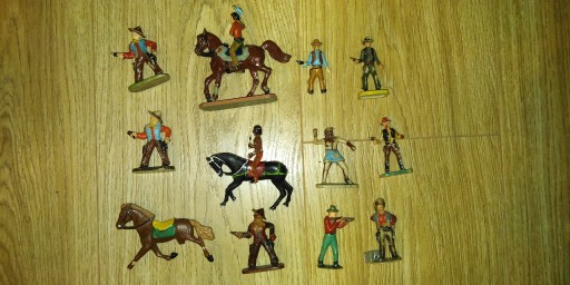 Zdjęcie oferty: żołnierzyki figurki kowboje indianie PRL lata 70