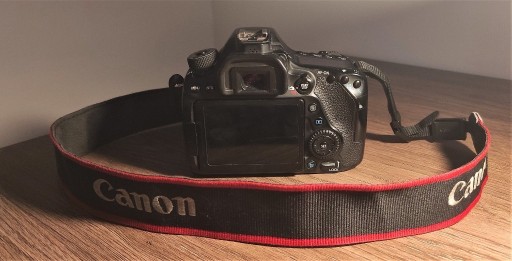 Zdjęcie oferty: Canon EOS 80D + EF-S 18-135mm dodatkowo akcesoria!