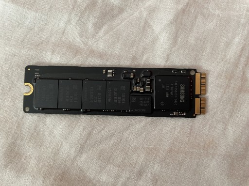 Zdjęcie oferty: Oryginalny Dysk Apple SSD 128GB Macbook