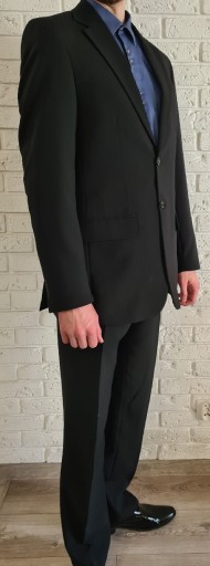 Zdjęcie oferty: Czarny męski jednorzędowy garnitur