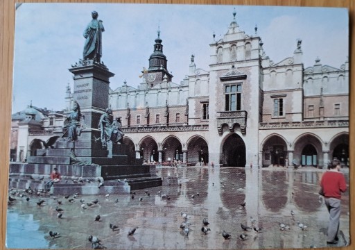 Zdjęcie oferty: Kraków-pomnik Adama Mickiewicza i f Sukiennice