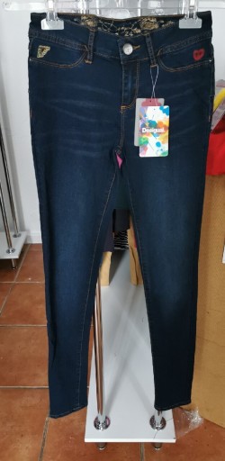 Zdjęcie oferty: Spodnie jeansowe desigual 