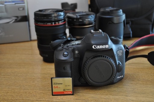 Zdjęcie oferty: CANON EOS  7D Mark II + 3 OBIEKTYWY i dodatki