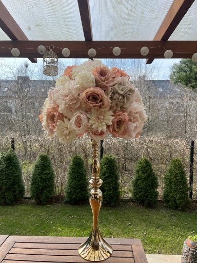 Zdjęcie oferty: Kompozycja ze sztucznych kwiatów na wesele itp