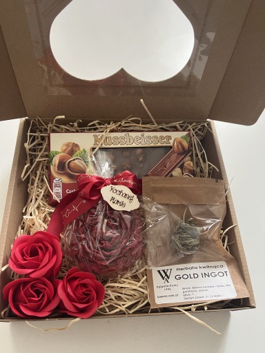 Zdjęcie oferty: box paczka prezent dzień mamy róże świeczka