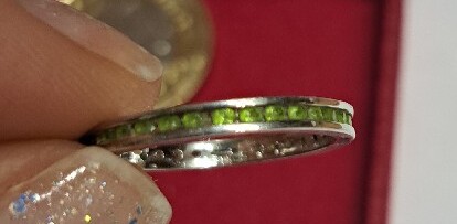 Zdjęcie oferty: Obrączka srebrna z zielonymi cyrkoniami Yes