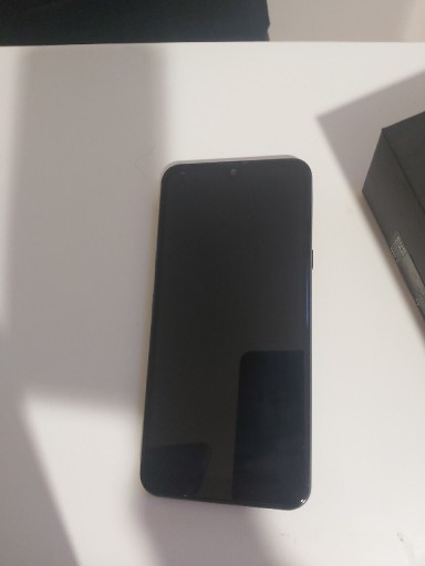 Zdjęcie oferty: Smartfon LG Q60 i ładowarka indukcyjna