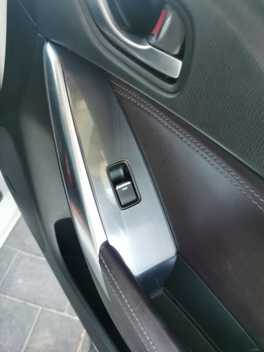 Zdjęcie oferty: Panel szyb przełącznik przedni prawy Mazda gj gl