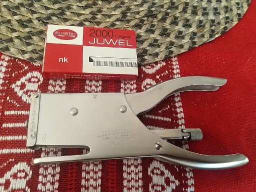 Zdjęcie oferty: Mały zszywacz Juwell Elastic