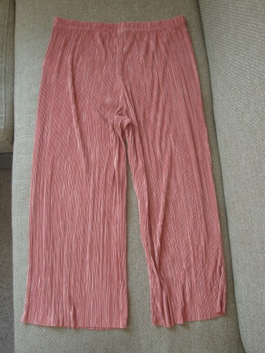 Zdjęcie oferty: PRIMARK Spodnie plisowane rozm.44