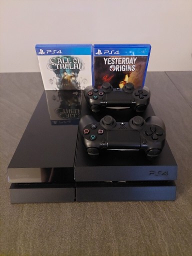 Zdjęcie oferty: Konsola PlayStation 4 PS4 + 2 pady + gry