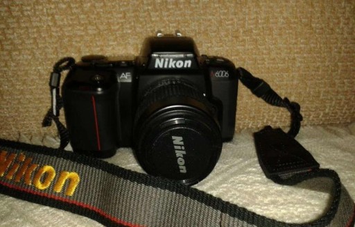 Zdjęcie oferty: Aparat analogowy Nikon 601 - 6006 plus torba