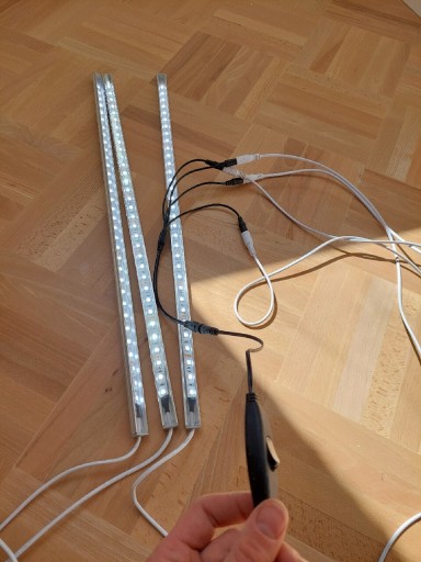 Zdjęcie oferty: Panel świecący led 4 sztuki 60cm na wtyczkę przełącznik kabel 380cm