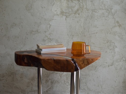 Zdjęcie oferty: Mały stolik kawowy, ręcznie robiony, drewniany
