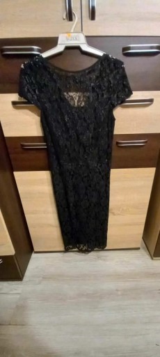 Zdjęcie oferty: Czarna, koronkowa, mieniąca się sukienka M 38 