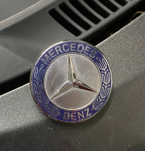Zdjęcie oferty: Znaczek emblemat Mercedes w204 maska 