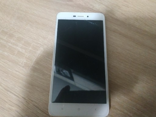 Zdjęcie oferty: Telefon Xiaomi redmi 4a po zalaniu , uszkodzony 