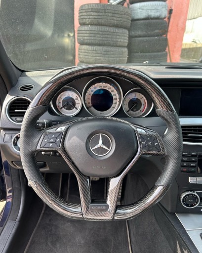 Zdjęcie oferty: Kierownica mercedes w204 c klasa Carbon 