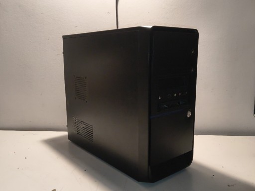 Zdjęcie oferty: Komputer stacjonarny do gier AMD A8 Radeon 6800 8/120 SSD WINDOWS 10