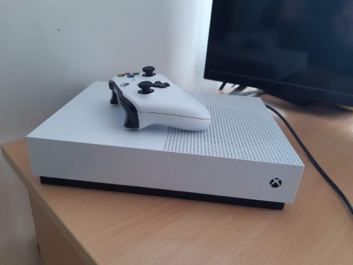 Zdjęcie oferty: Xbox One S