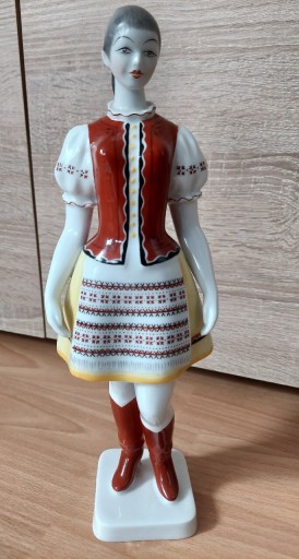 Zdjęcie oferty: Figurka porcelanowa kobieta w stroju ludowym