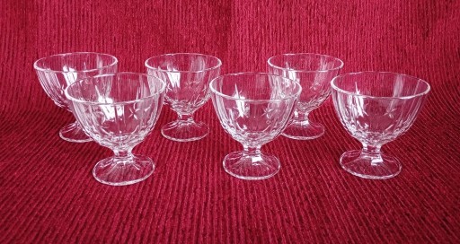 Zdjęcie oferty: 6 szklanych pucharków do lodów 