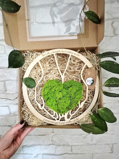 Zdjęcie oferty: Dekoracja z chrobotka SERCE w dłoniach. Prezent dla nauczyciela z napisem