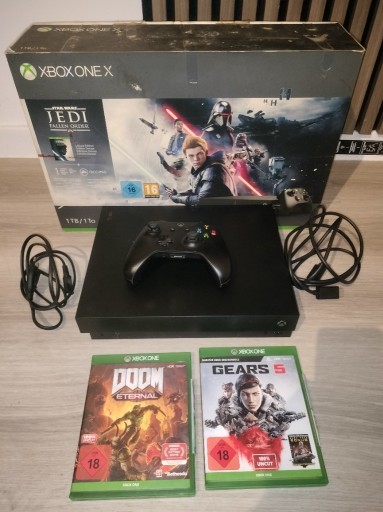 Zdjęcie oferty: Xbox One X 1TB czarna + 2 gry 