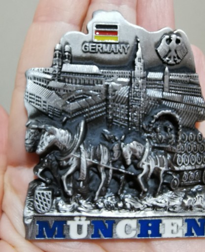Zdjęcie oferty: Metalowy magnes na lodówkę 3D Niemcy Monachium