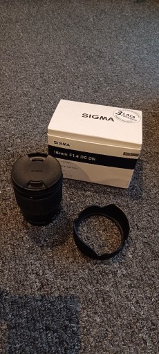 Zdjęcie oferty: Obiektyw Sigma 16mm f1.4 DC DN Micro 4/3 + Filtry