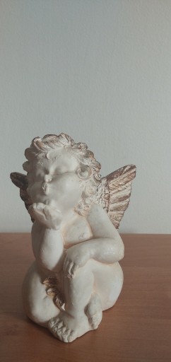 Zdjęcie oferty: figurka ceramiczna aniołek