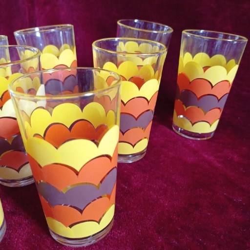 Zdjęcie oferty:  Zestaw 8 kolorowych szklanek vintage lata 60/70