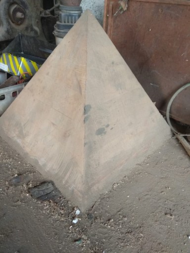 Zdjęcie oferty: Nowoczesny stolik piramida z pełnego drewna
