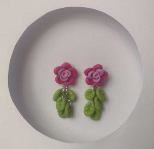 Zdjęcie oferty: Kolczyki sztyfty w kształcie kwiatka