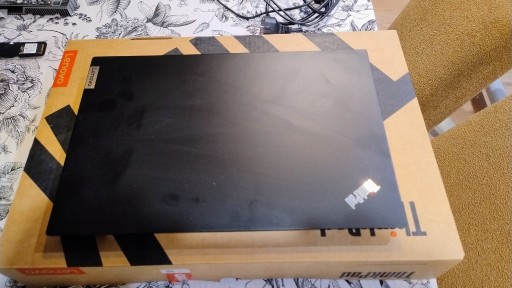 Zdjęcie oferty: Laptop ThinkPad e15 Intel Iris 15,6 Lenovo