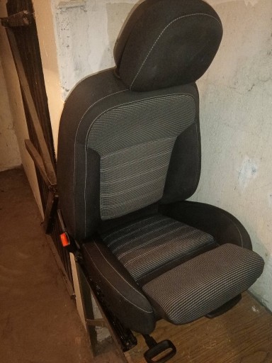 Zdjęcie oferty: insignia A przedni fotel kierowcy model 2015