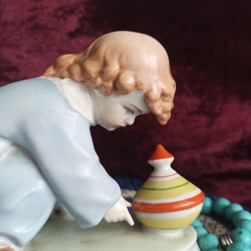 Zdjęcie oferty: Figurka porcelanowa dziecko Zsolnay A. Sinko PRL