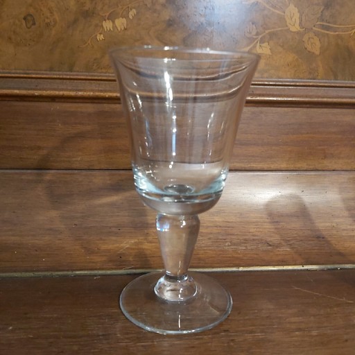 Zdjęcie oferty: Szklany cięzki puchar Caspari-wysokość 17.2 cm.