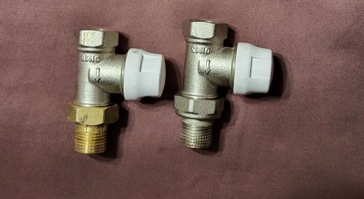 Zdjęcie oferty: ZAWÓR termostatyczny 1/2" DN15 PROSTY M30x1,5 HANZ