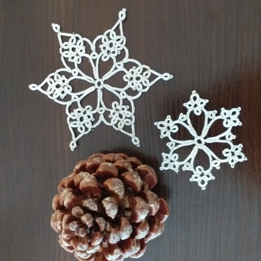 Zdjęcie oferty: Dekor na choinkę śnieżynka frywolitka biało-zlota