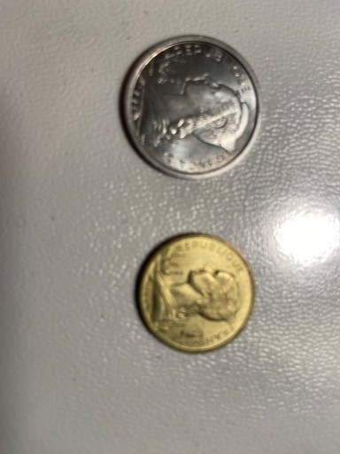 Zdjęcie oferty: Monety Reunion 1fr oraz10fr 1964 stan menniczy