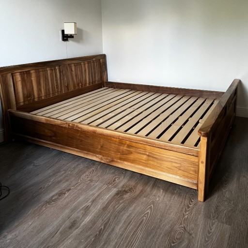 Zdjęcie oferty: Rama łóżka z orzecha włoskiego 200cm x 180cm