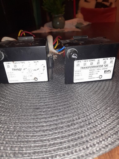 Zdjęcie oferty: TRANSFORMATORY 220/16,18 - działająca para z demontażu z bezpiecznikiem