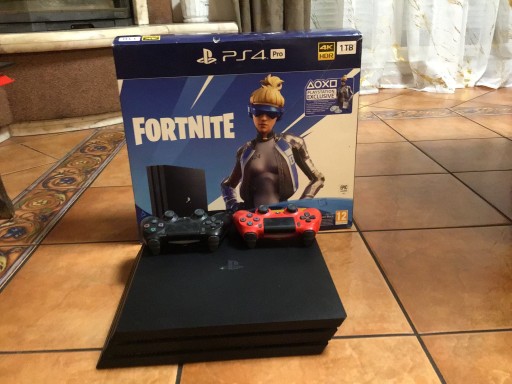 Zdjęcie oferty: SonyPlaystation 4 pro, + 2 Game Pad