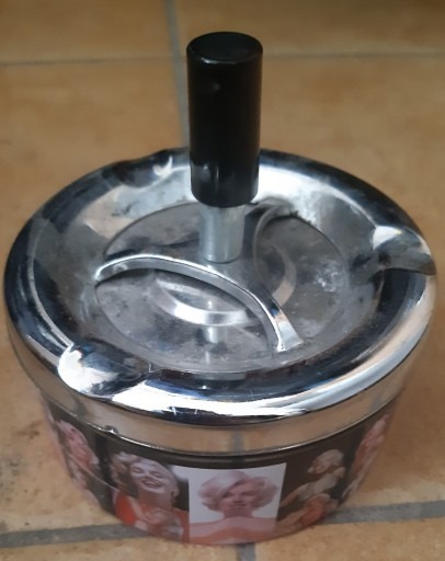 Zdjęcie oferty: Popielniczka prl 