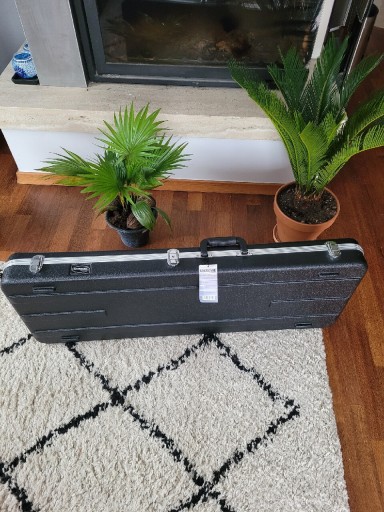 Zdjęcie oferty: Case na gitare Rockcase nowy 