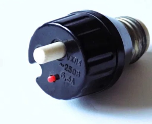 Zdjęcie oferty: Bezpiecznik automatyczny korek 6,3A bakelit ZSRR 250V