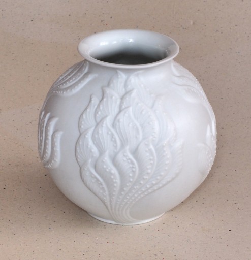 Zdjęcie oferty: Biały wazon biskwitowy porcelanowy AK Keiser Frey