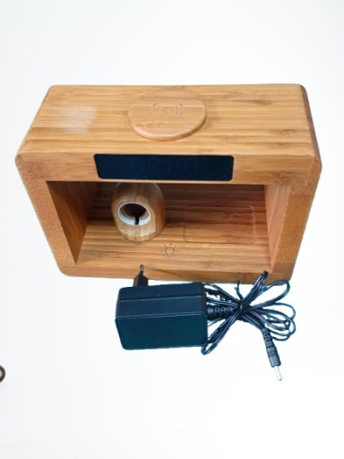Zdjęcie oferty: Bezprzewodowa Bambusowa Stacja Ładująca 5 w 1 Lampka